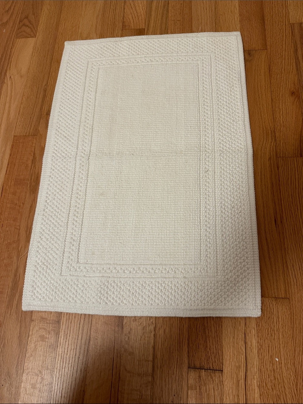 ✅ VINTAGE Like-New Old Stock Classic Embroidered Rich Cotton Bath Mat -White